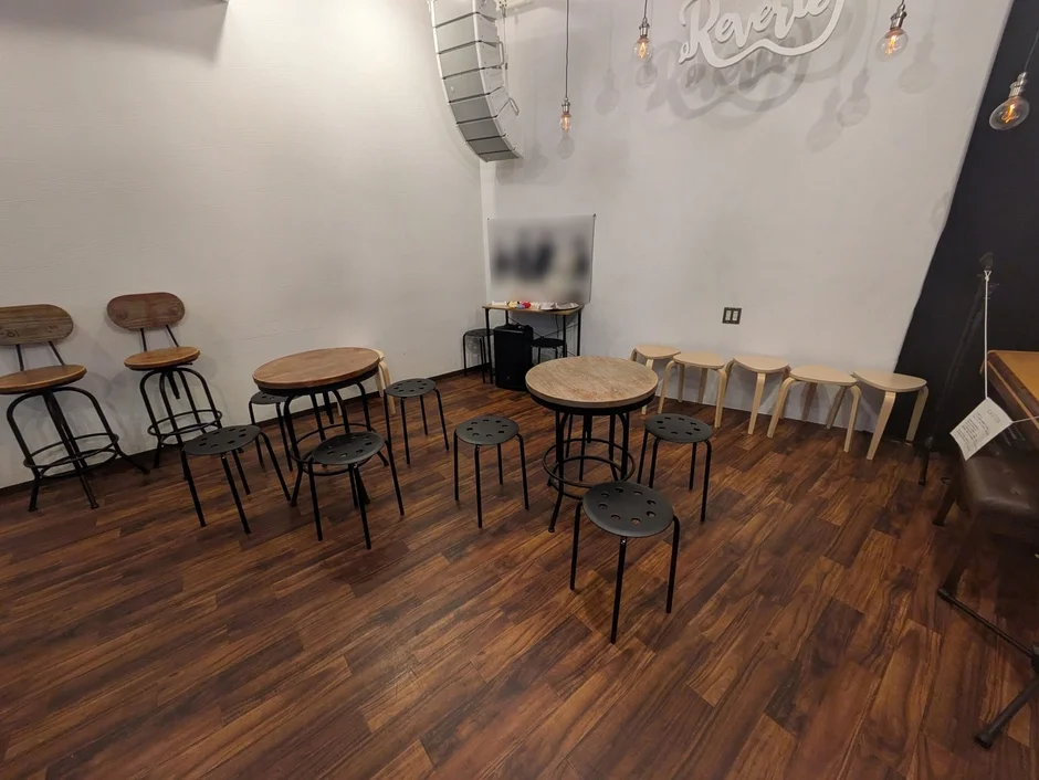 モダンな雰囲気の店内