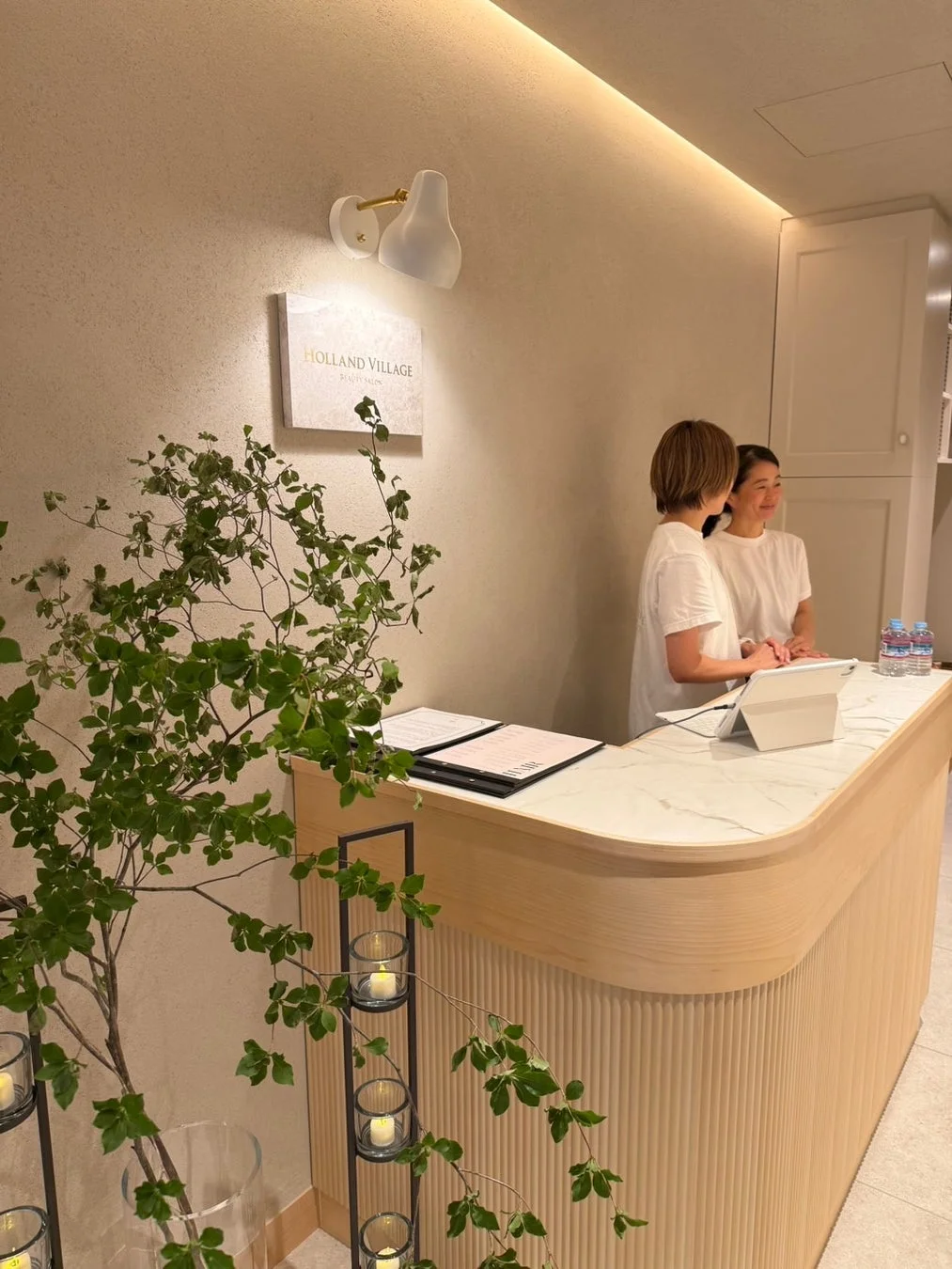 美容サロンの受付風景