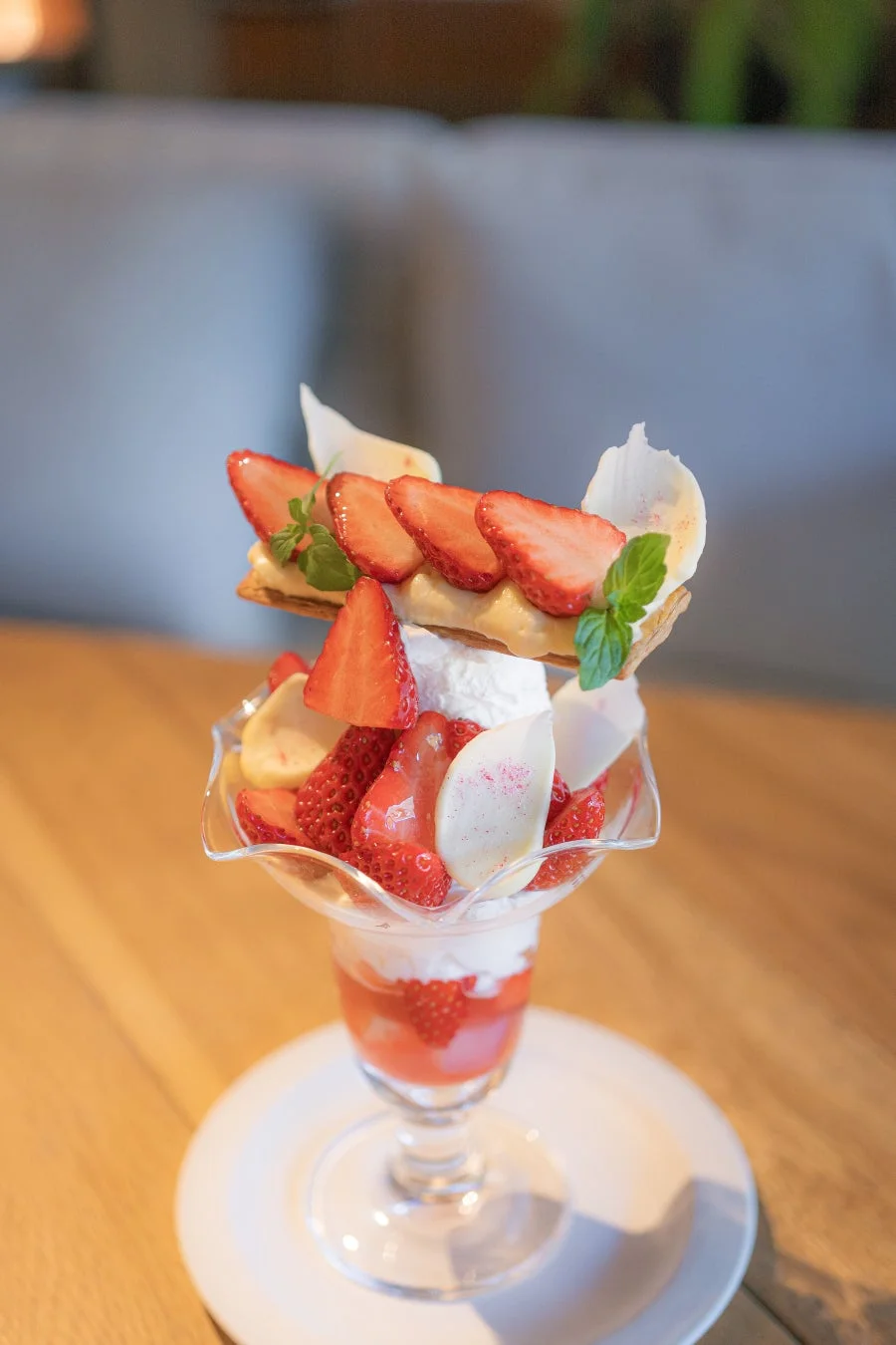 華やかないちごパフェ
