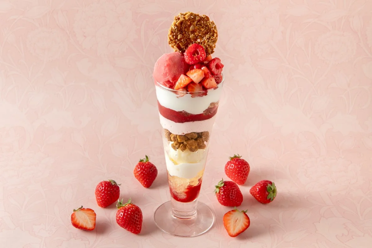 いちごとエルダーフラワーのパルフェ