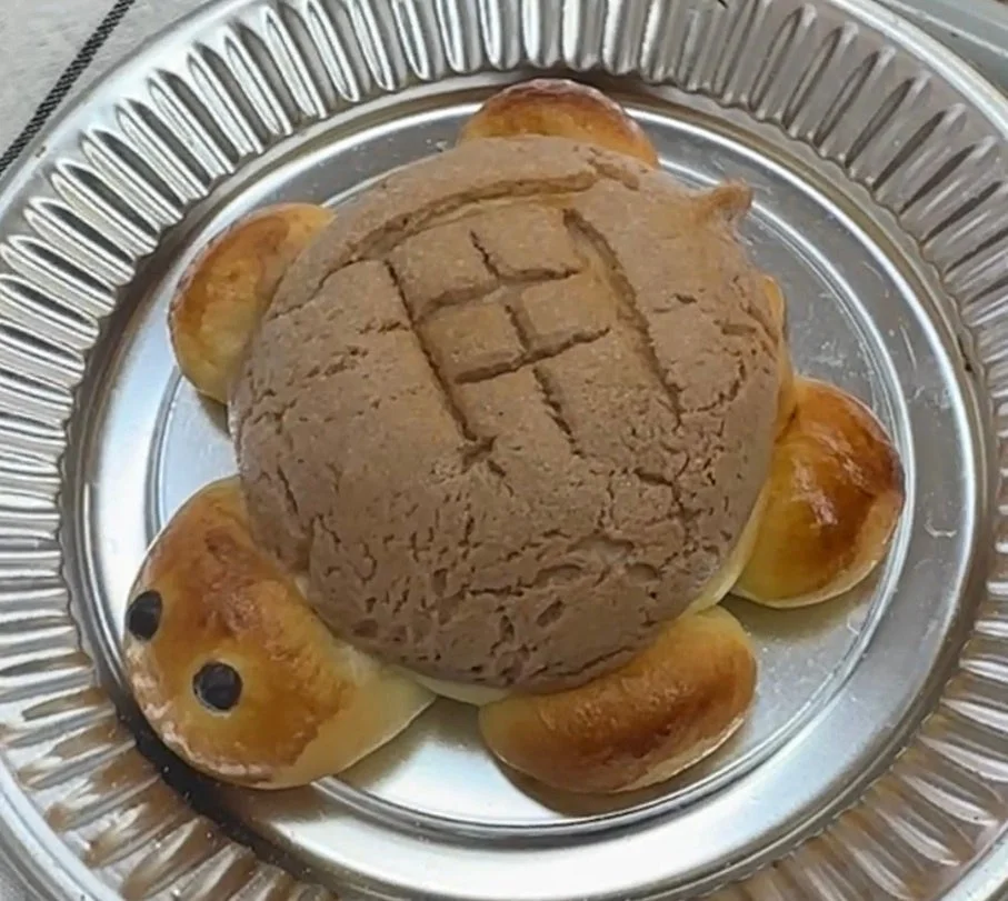 亀の形をした菓子パン