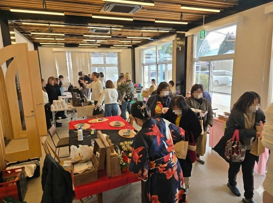 屋内のマルシェの様子