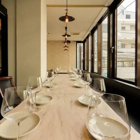 Meat & Cheese Forne テーブル席