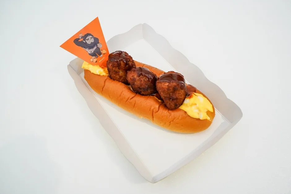 獣の巨人の肉団子ホットドッグ