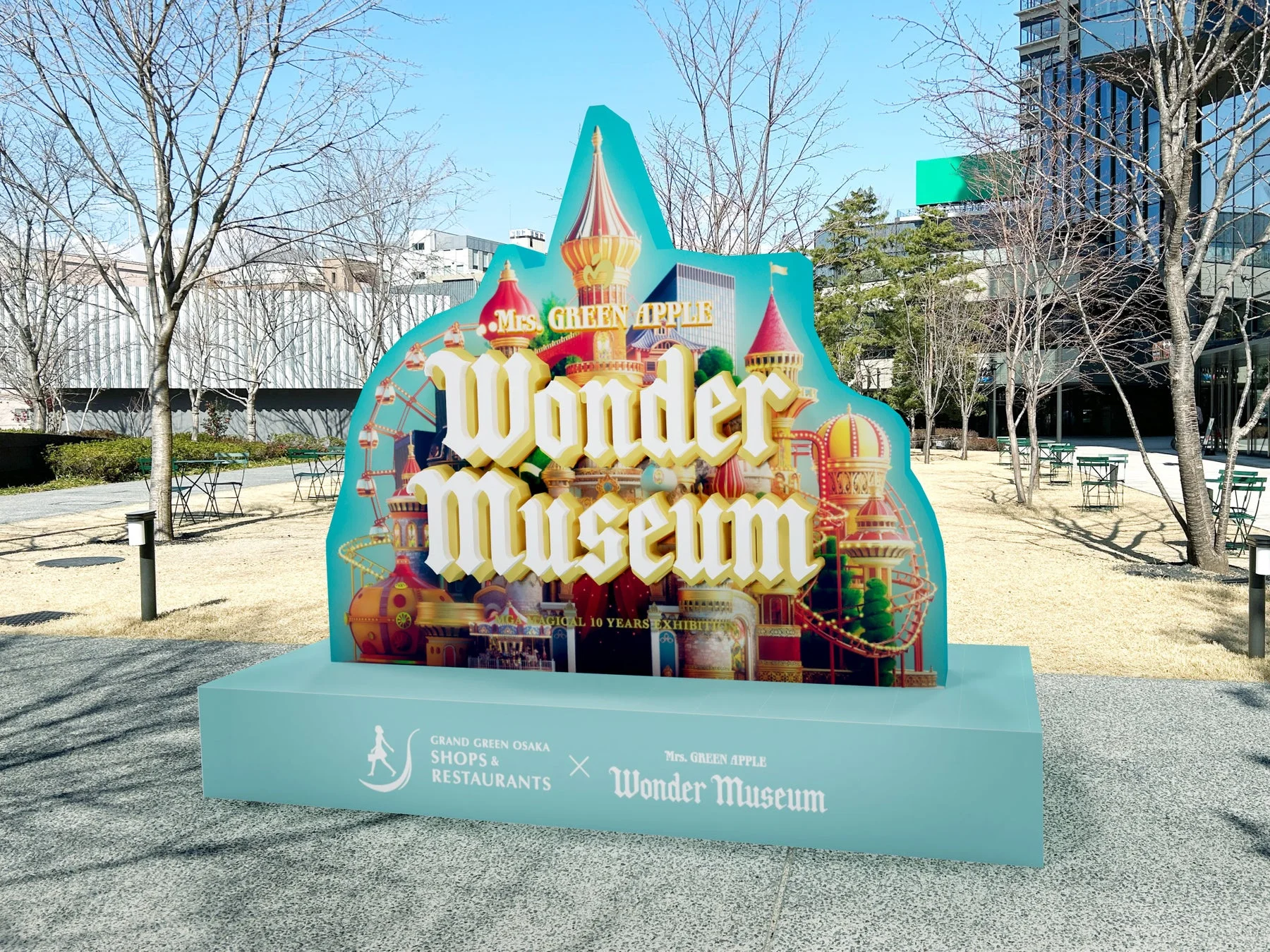 Mrs. GREEN APPLE Wonder Museumの屋外看板