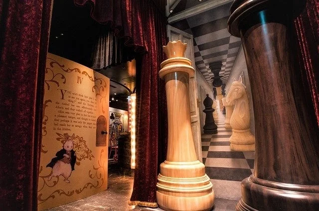 アリスの世界観の通路