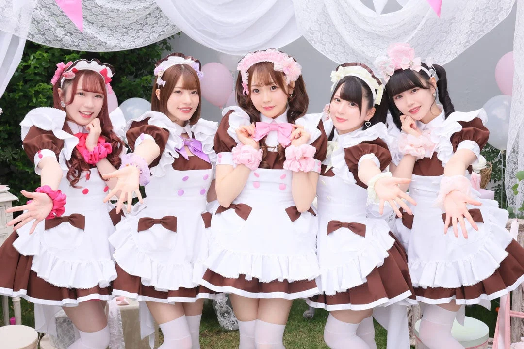 メイド服の女性たち