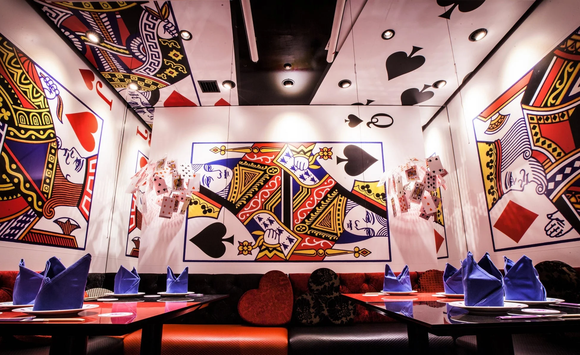 アリスの世界観のトランプの装飾