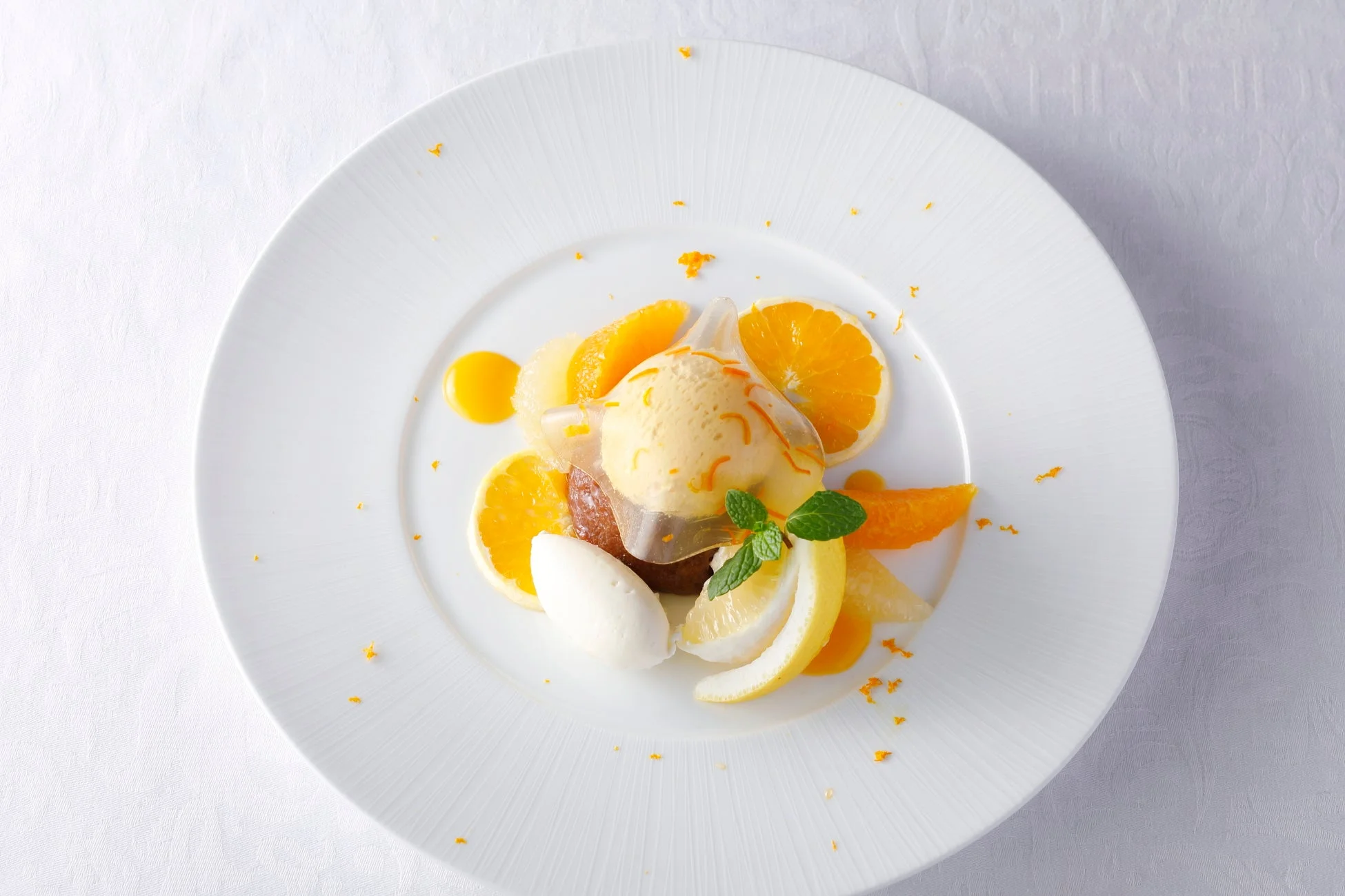 旬の国産柑橘とショコラのサヴァラン 日向夏のシャーベットを添えて