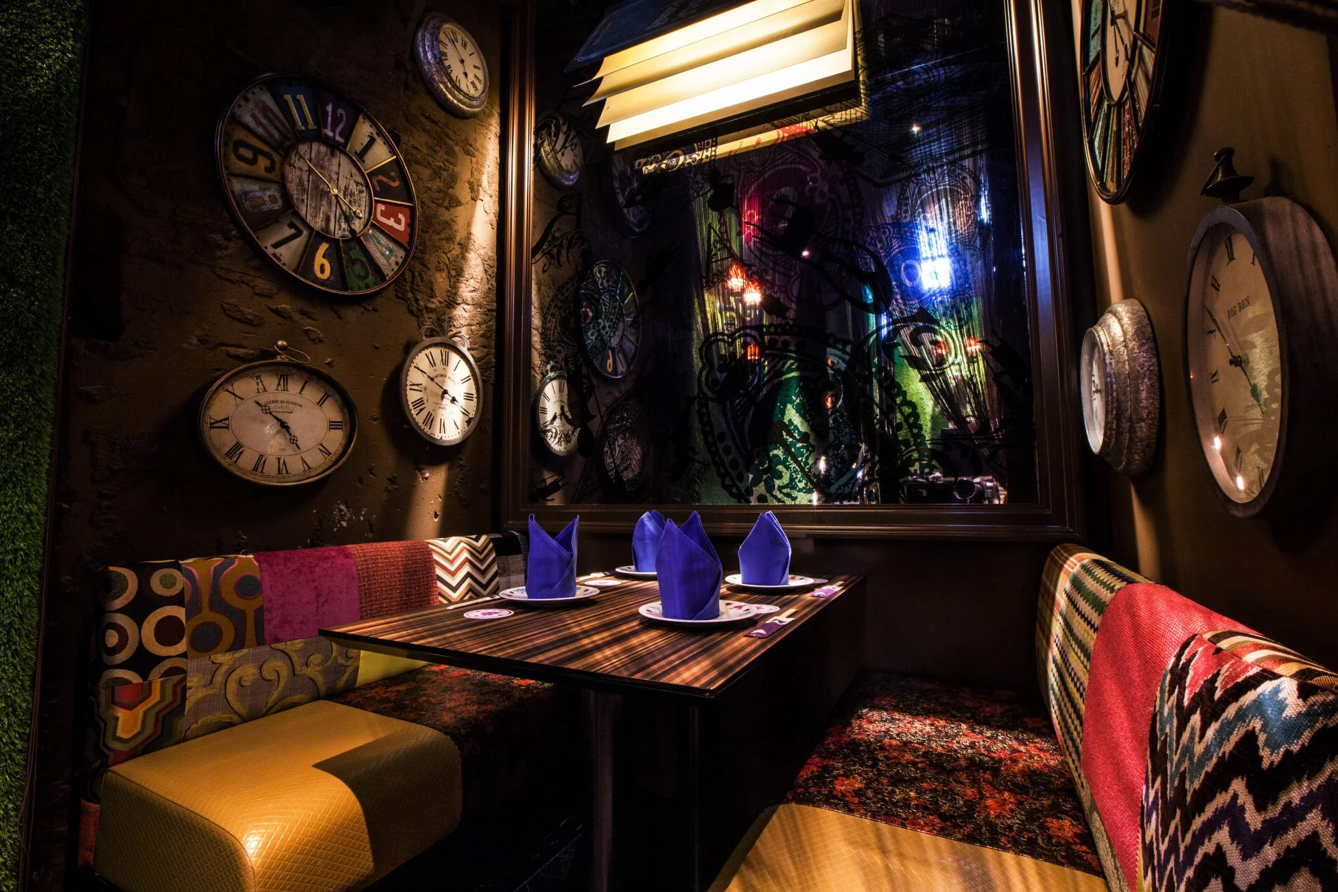 アリスの世界観の時計