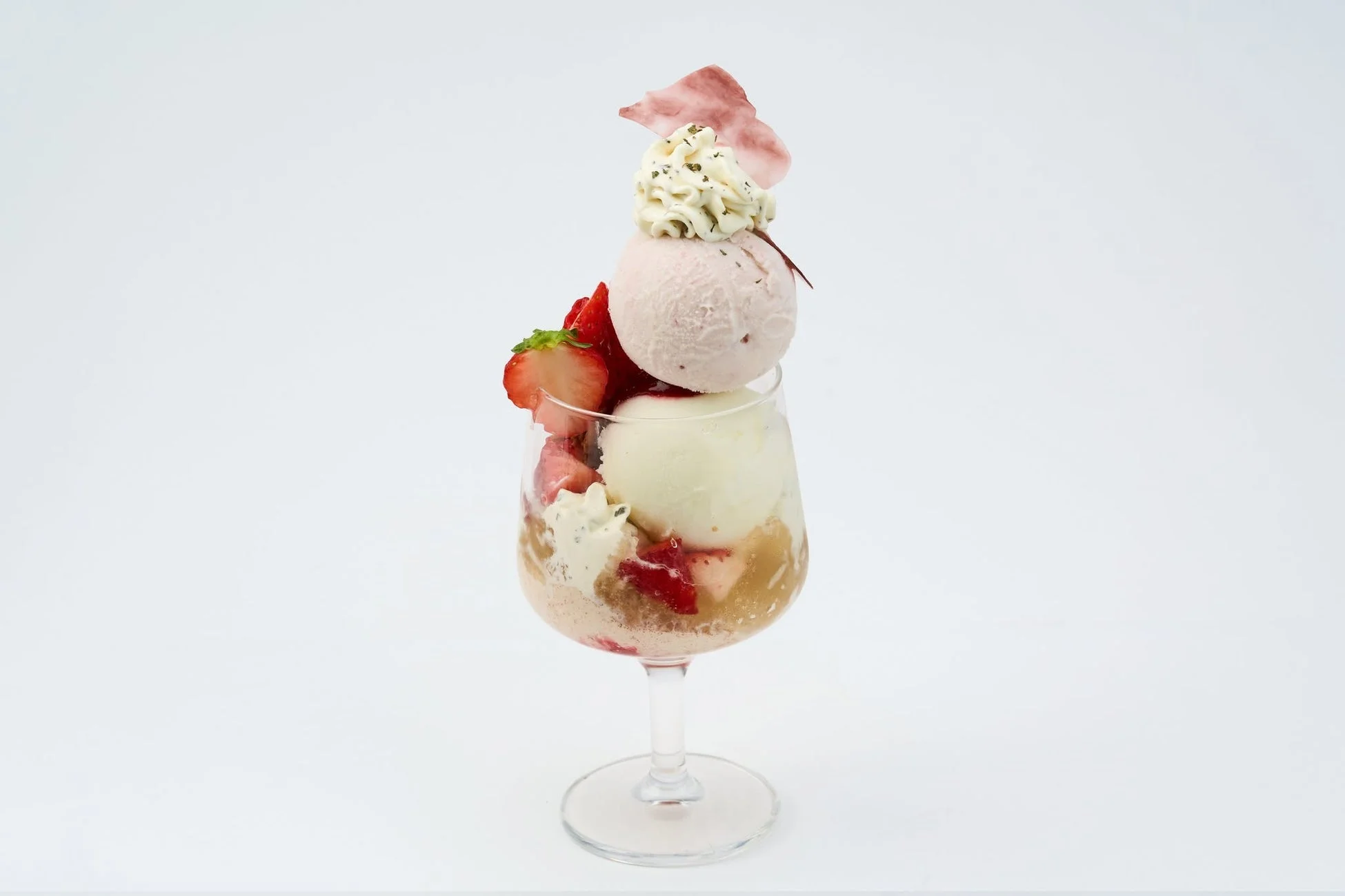 審査員特別賞を受賞した吉井氏のいちごパフェ