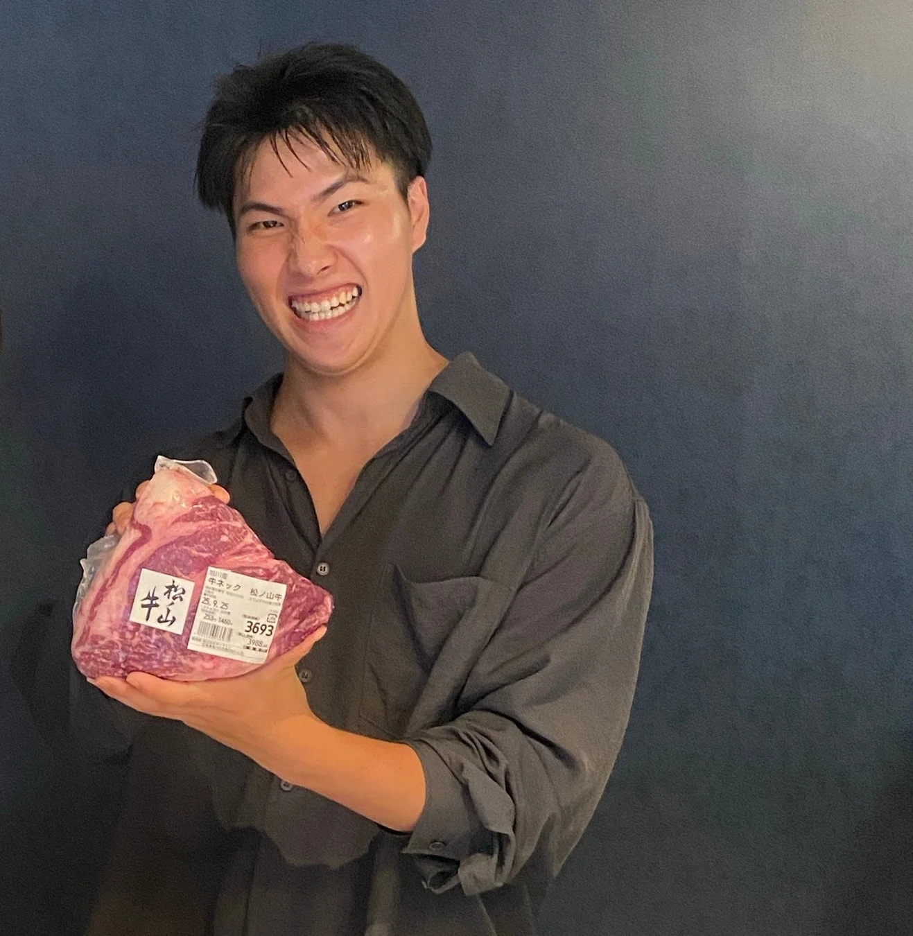 満面の笑みを浮かべる株式会社キングプロテア代表取締役 岸本一翔氏