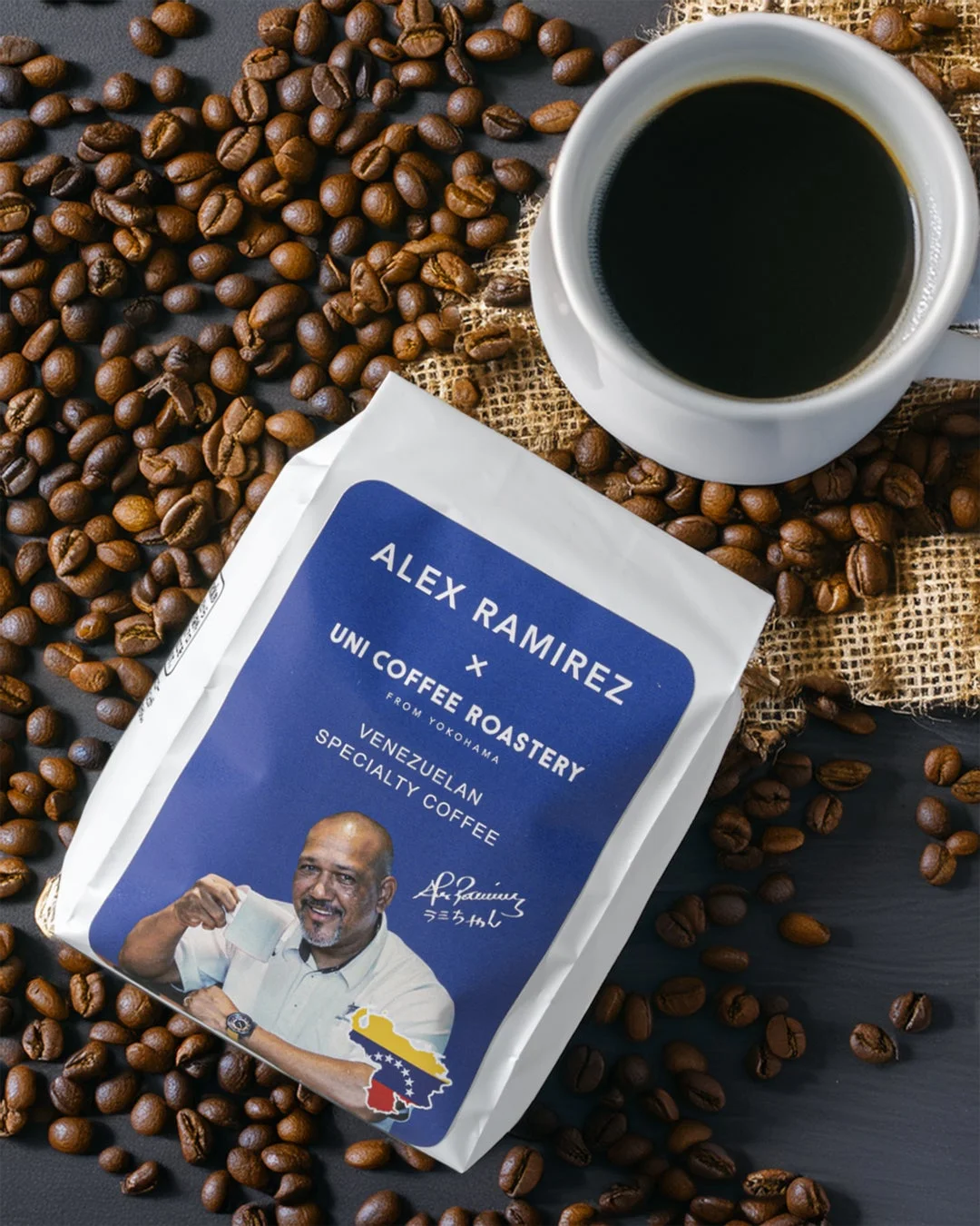 ベネズエラ産スペシャルティコーヒー豆のパッケージとカップ