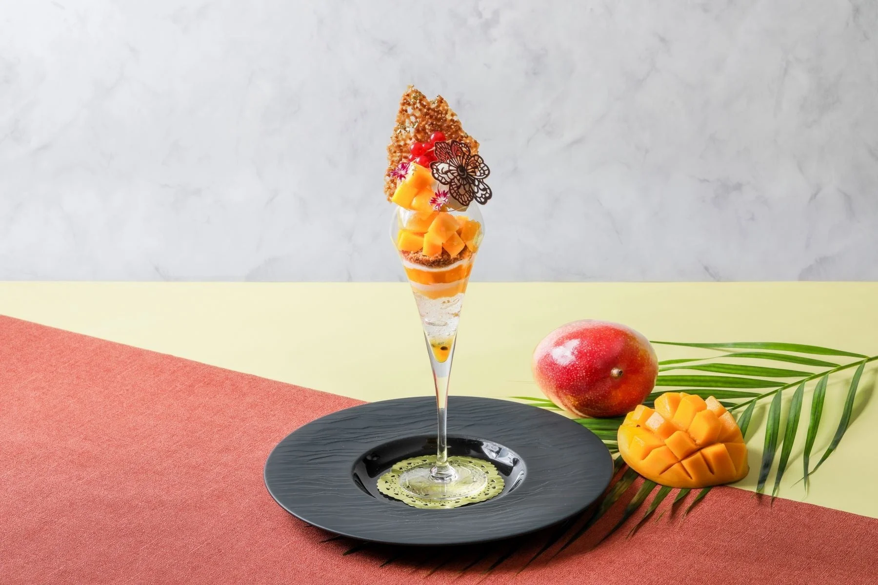 マンゴーを贅沢に使ったパフェ