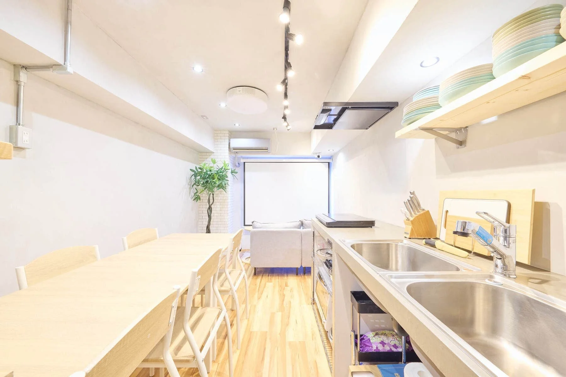 明るく広々としたリビングダイニングキッチン