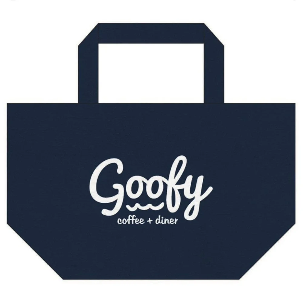 Goofy coffee + dinerのネイビーロゴトートバッグ
