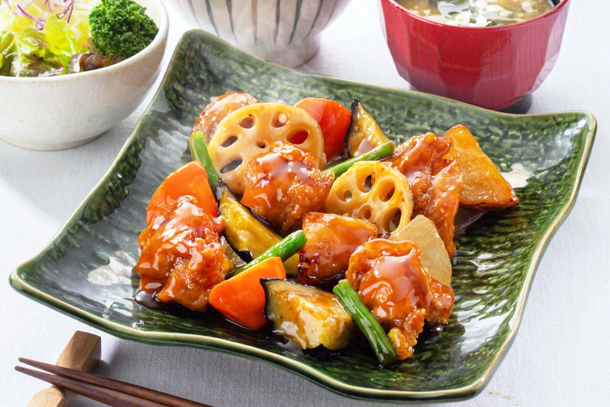 甘酢あんが絡んだ鶏と野菜の黒酢あん