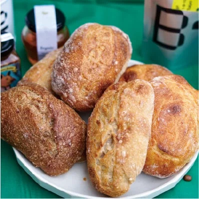 焼き立てパンの画像