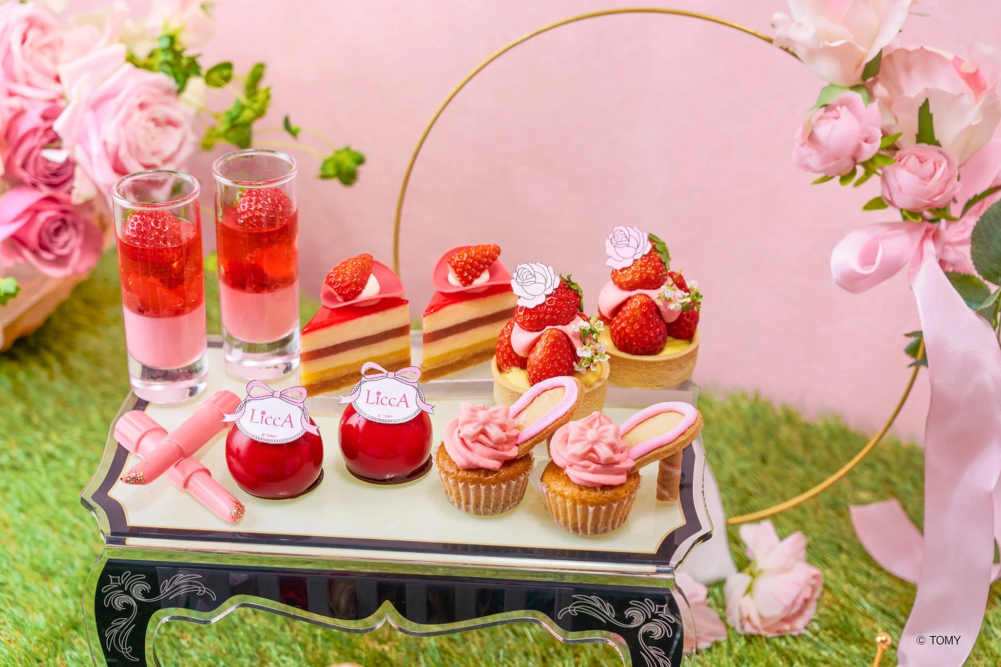 初期アフタヌーンティーのスイーツとセイボリー