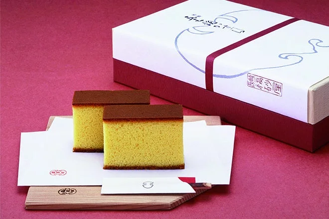 文明堂のカステラと贈答用の箱