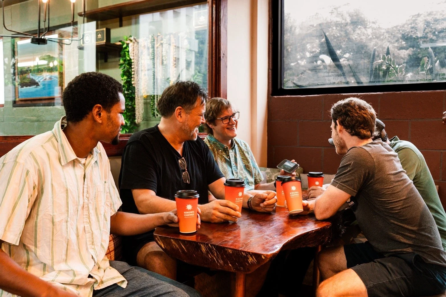 ハワイPOP UP、談笑