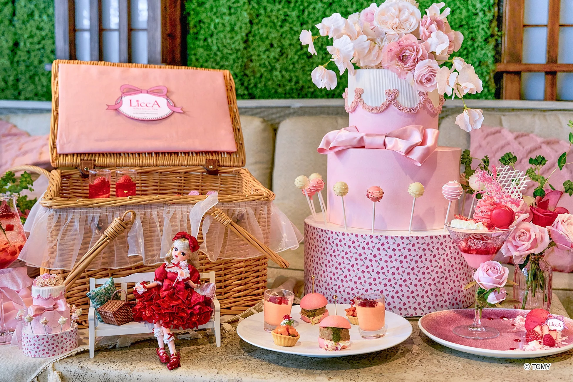 フォトジェニックなタワーケーキとリカちゃん