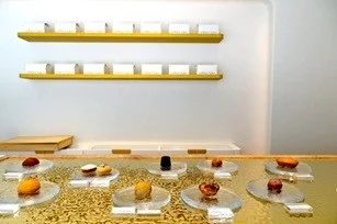 tables labo 店内ショーケース