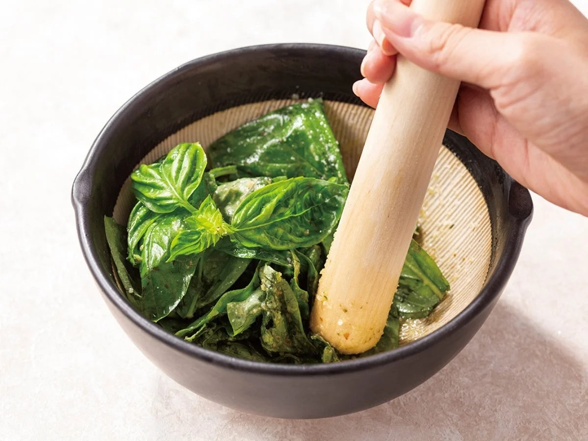 バジルソース作り