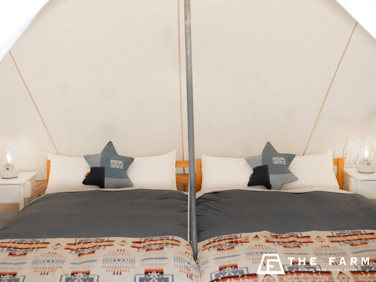 グランピング、テント、ベッド
