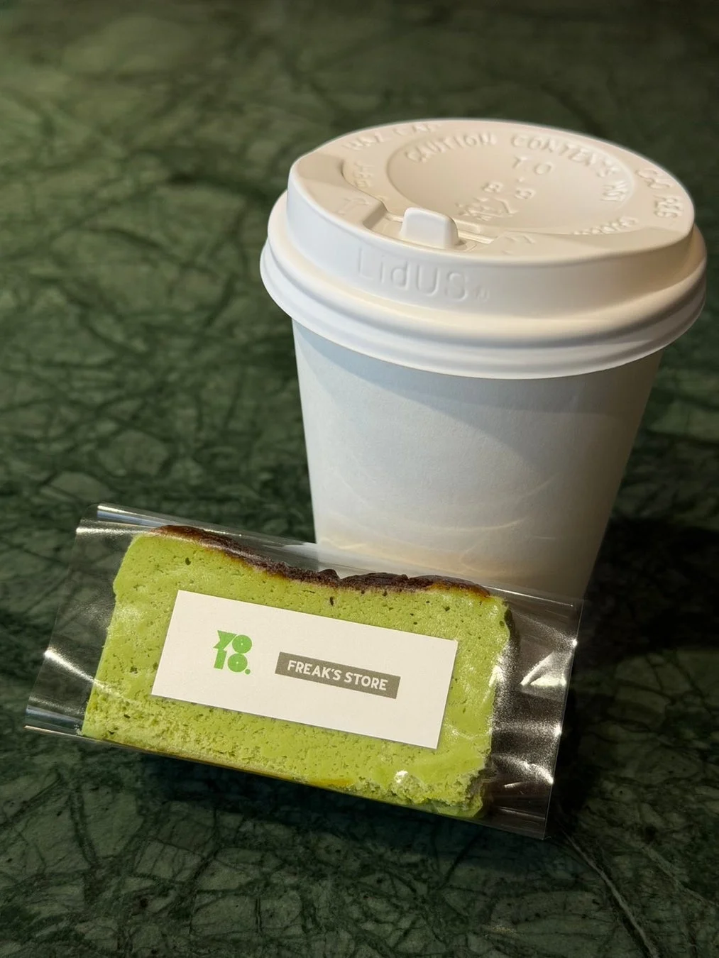 yolo.のチーズケーキとコーヒー