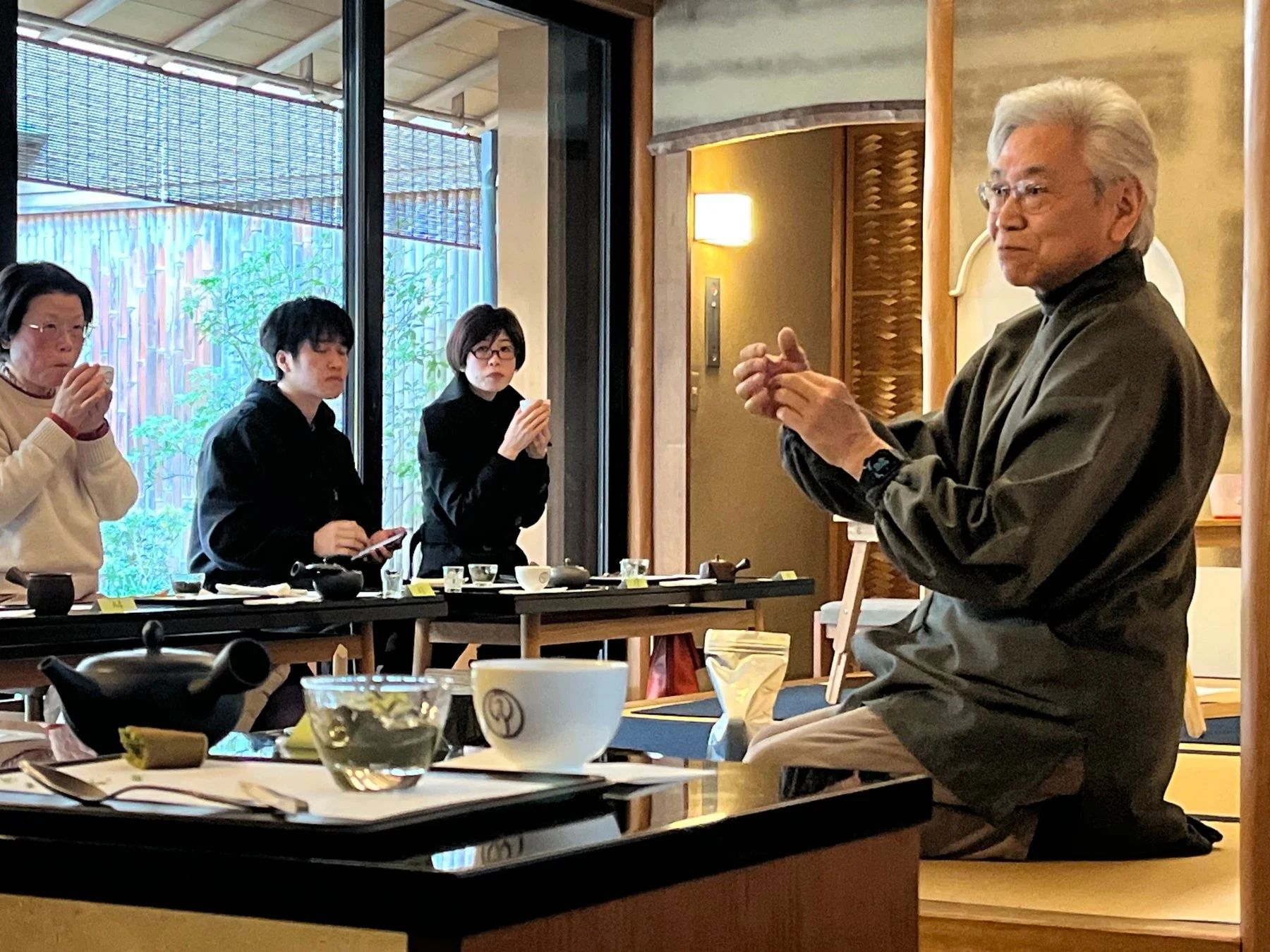 茶道,茶会,日本文化,和室,お茶,抹茶,体験,伝統,人々,座る