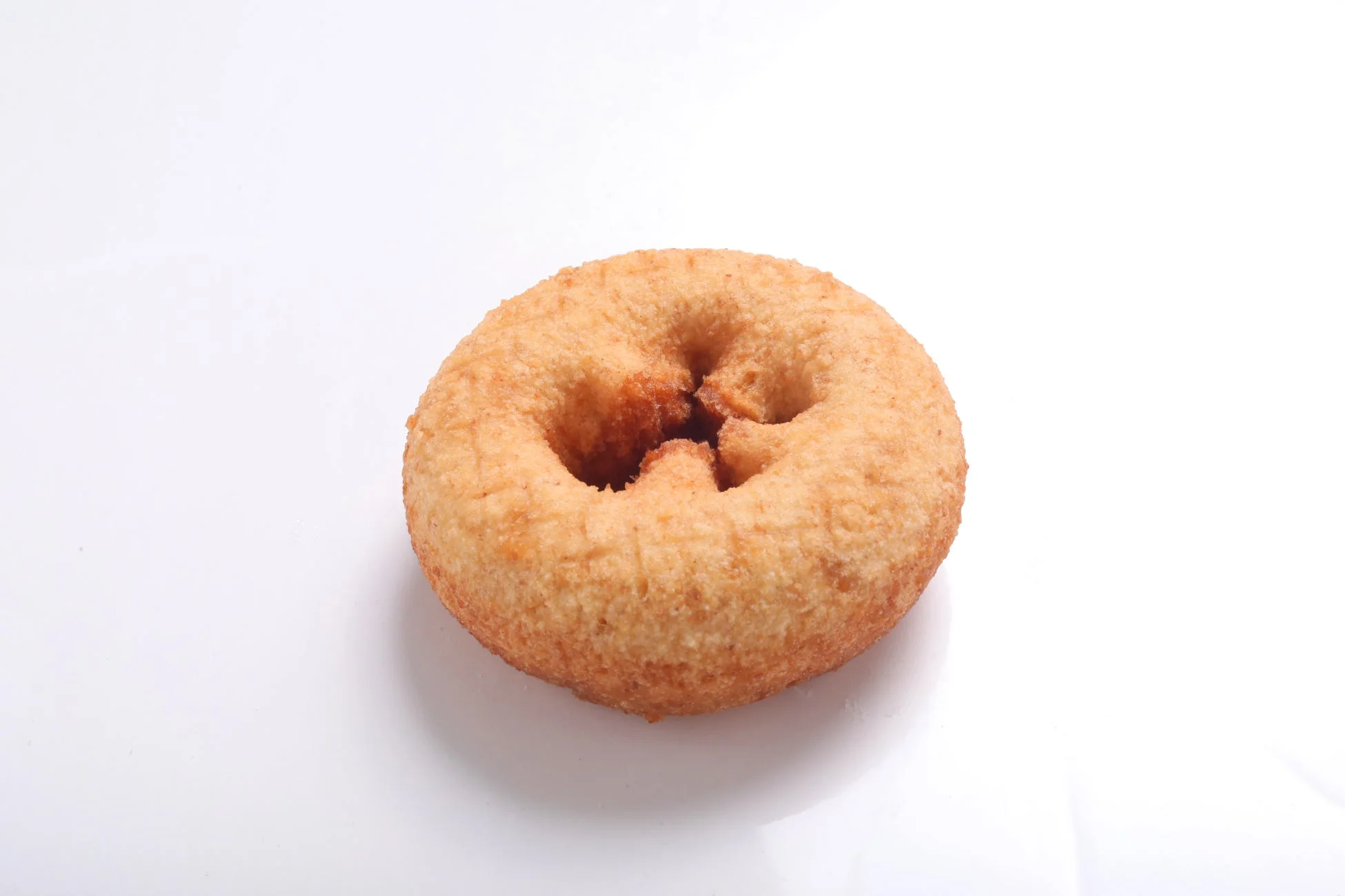 素朴な見た目の揚げドーナツ