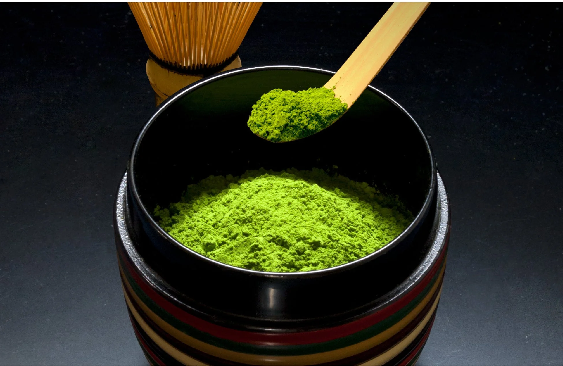 抹茶、茶道、茶道具、茶杓、茶筅、茶入、粉末、緑、日本文化、和