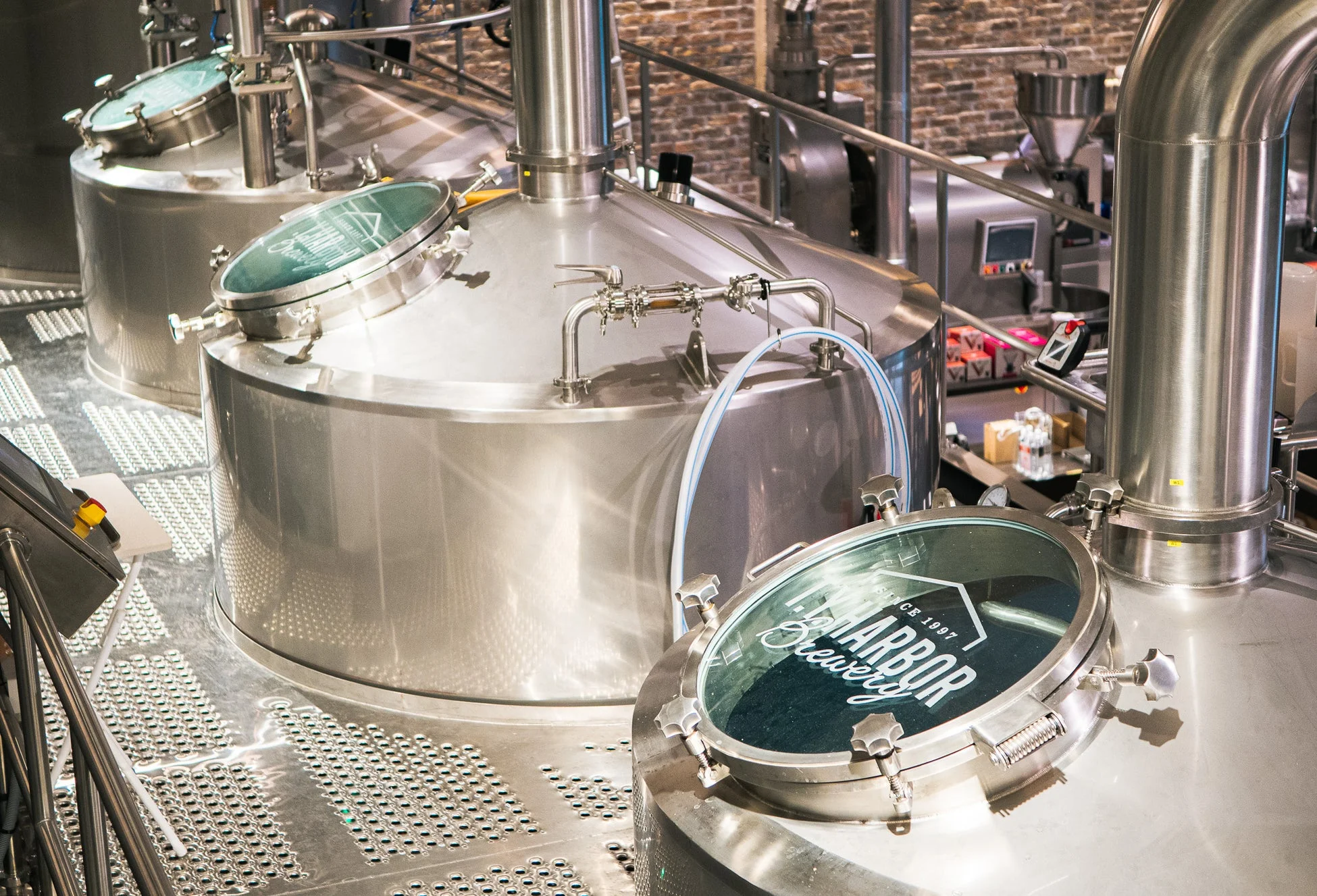 T.Y.HARBOR Breweryの醸造タンク