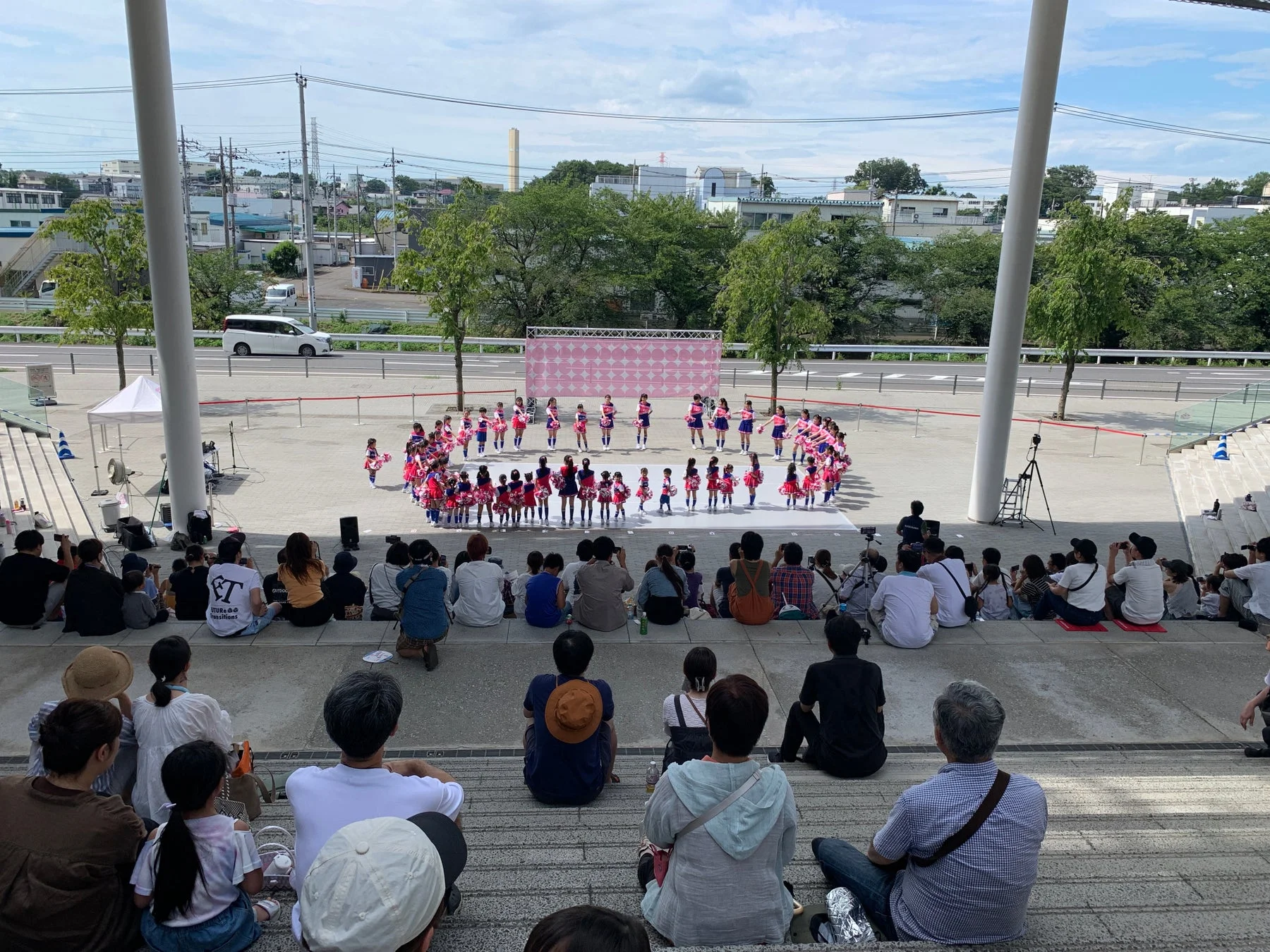 子供たちのダンスパフォーマンス
