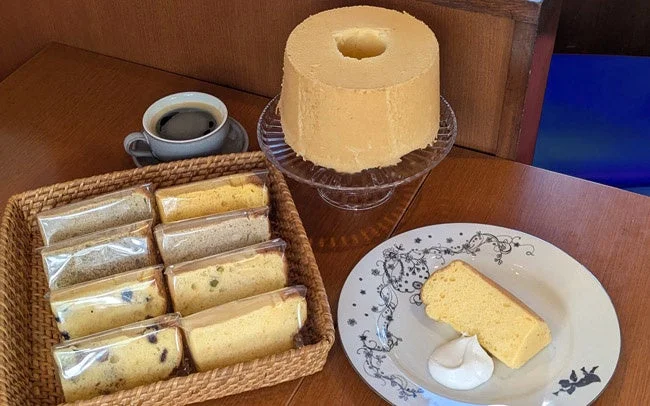 cafe SUUのシフォンケーキとコーヒー