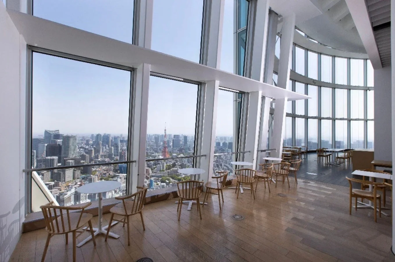 THE SUN & THE MOON（Cafe）からの都市景観