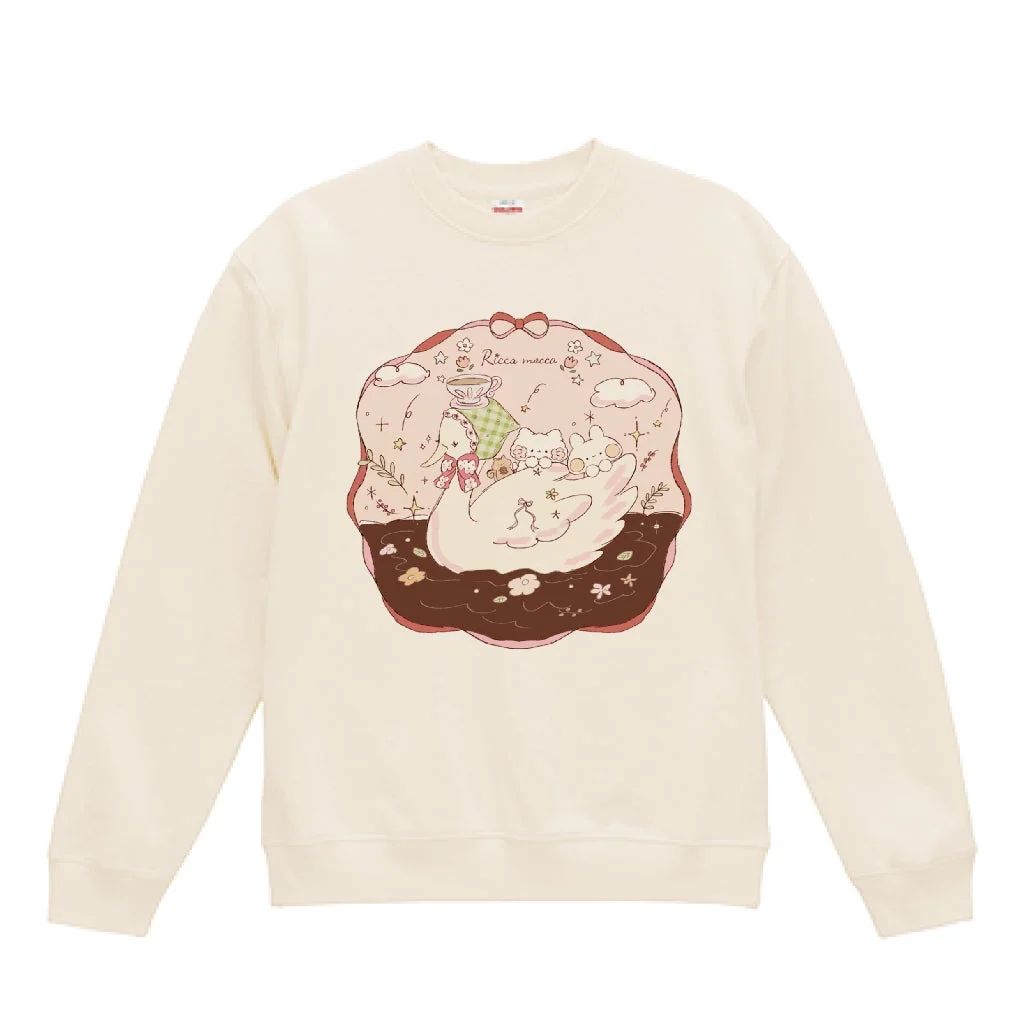 クリーム色のスウェットシャツに、白鳥がうさぎとティーカップを乗せている可愛らしいイラスト