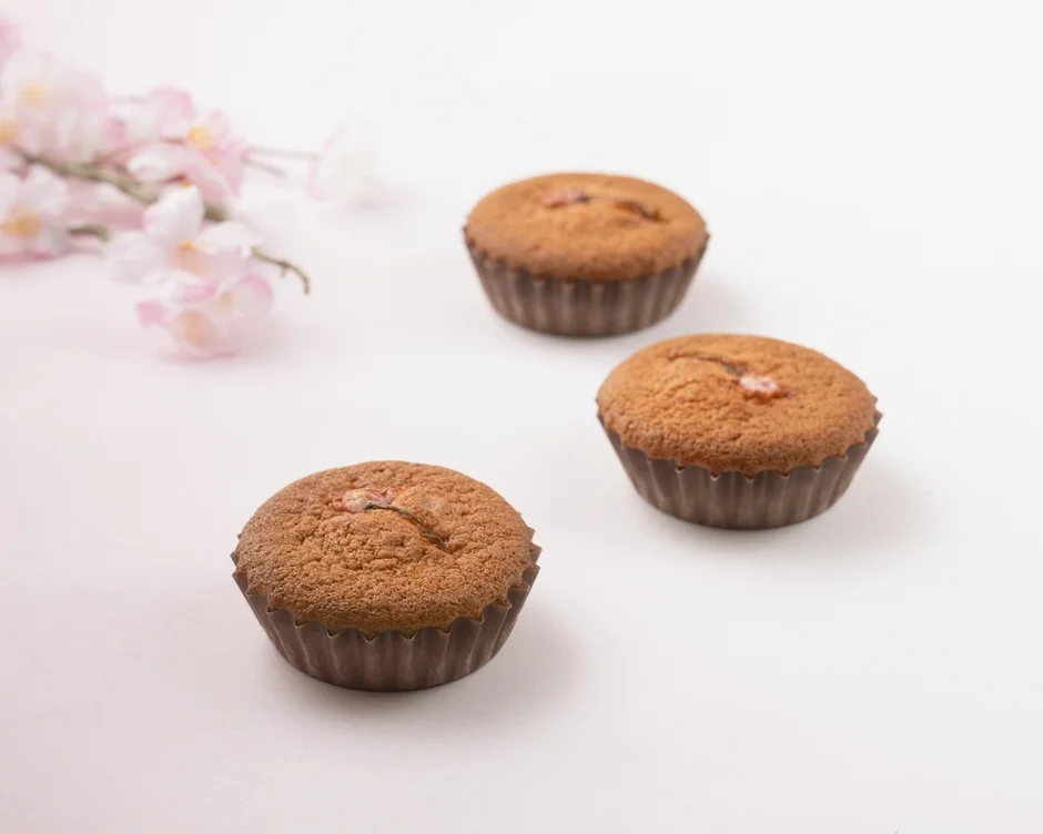 塩バターケイク 桜いちご