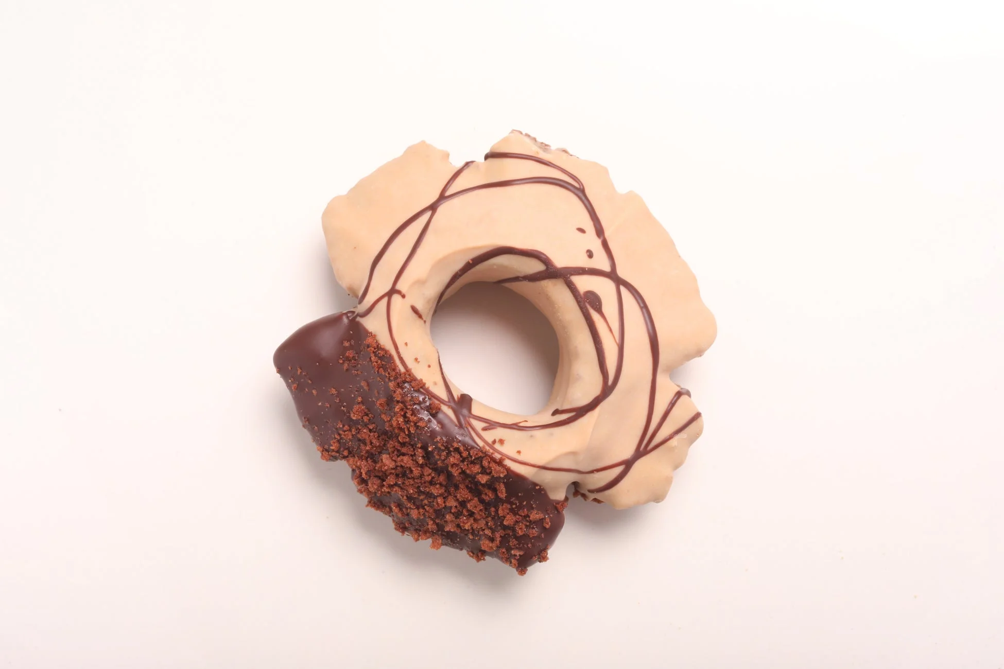 チョコレートでデコレーションされたドーナツ