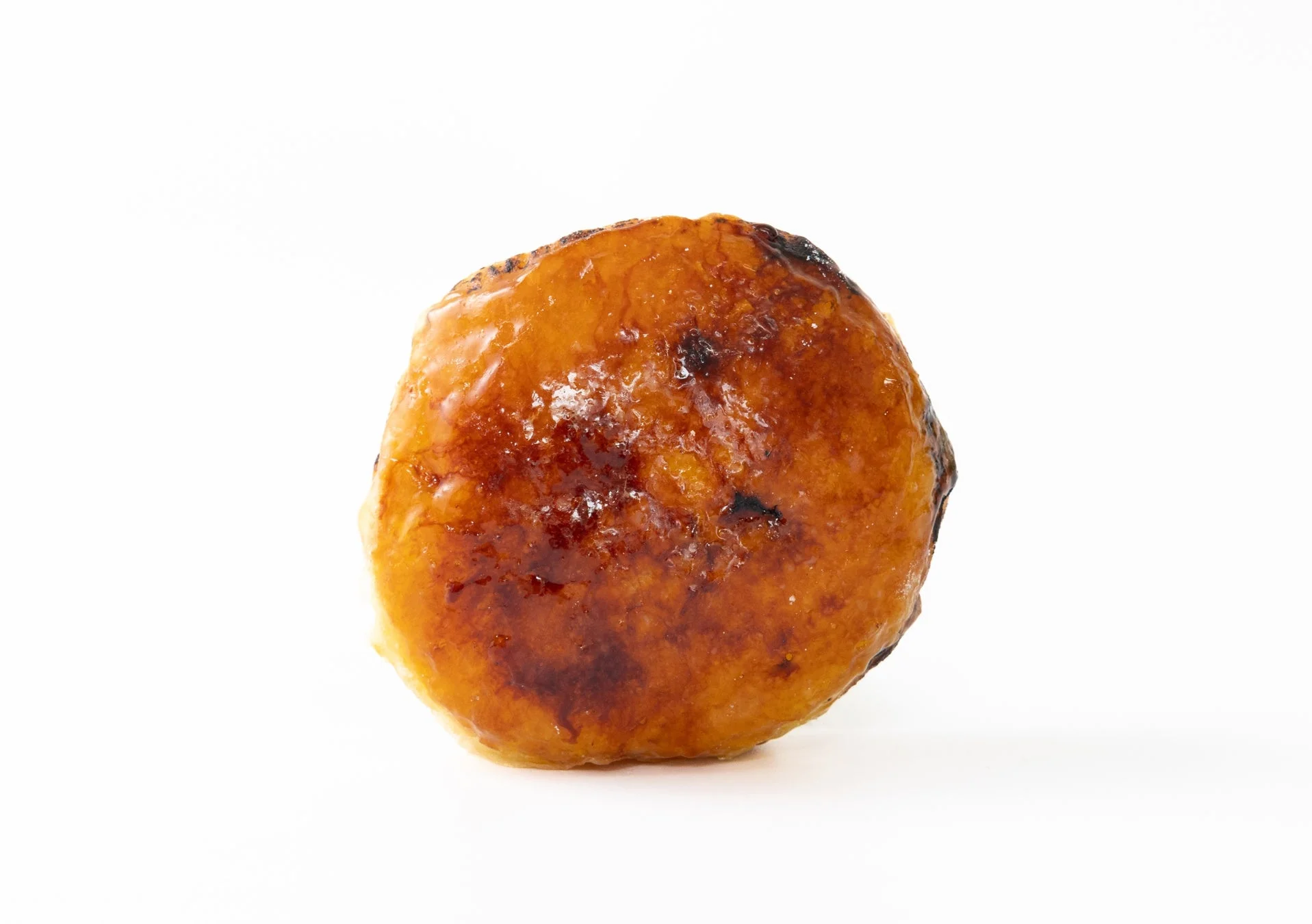 表面が美しくキャラメリゼされた焼きバナナ