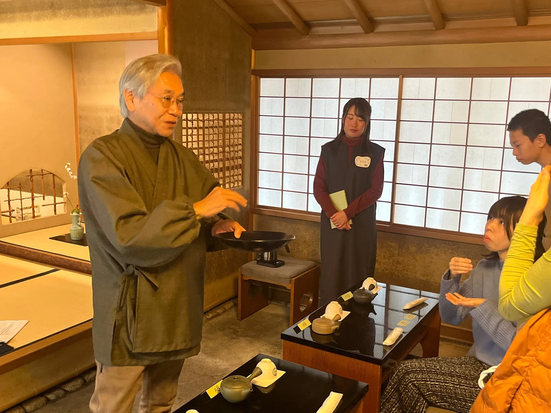 茶道,日本文化,ワークショップ,和室,伝統,講師,生徒,体験,和服,茶器