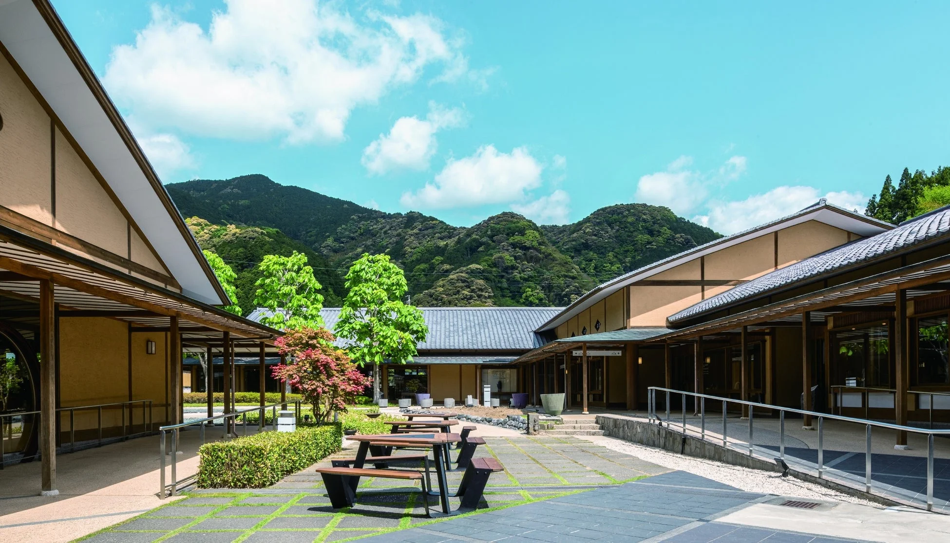 匠宿の和風建築と庭園