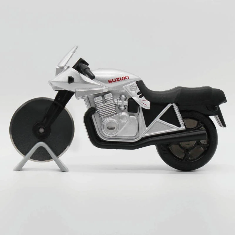 銀色のピザカッターナの単体