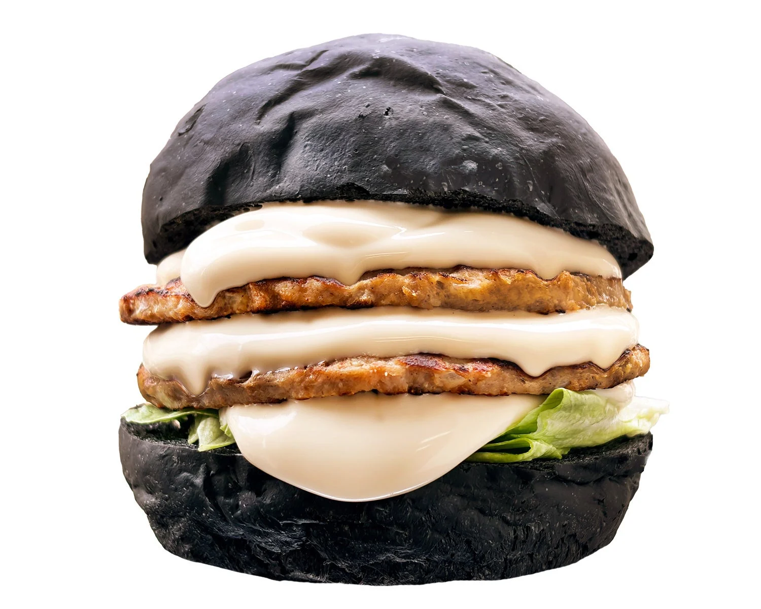 黒いバンズに2枚のパティとたっぷりの白いソース、レタスが挟まれたハンバーガー。ボリューム感があり、食欲をそそる一品です。