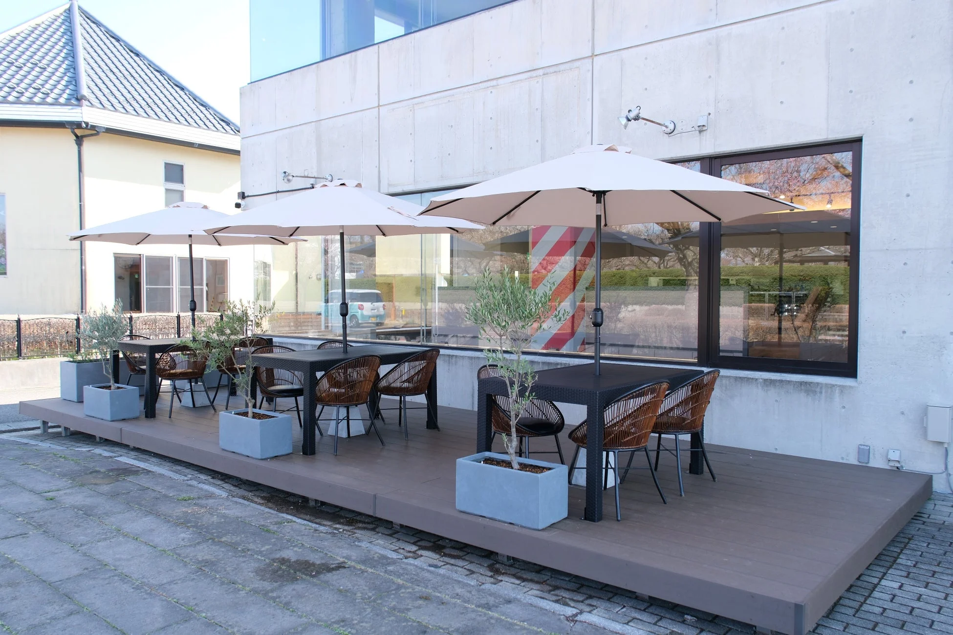 開放的なテラス席