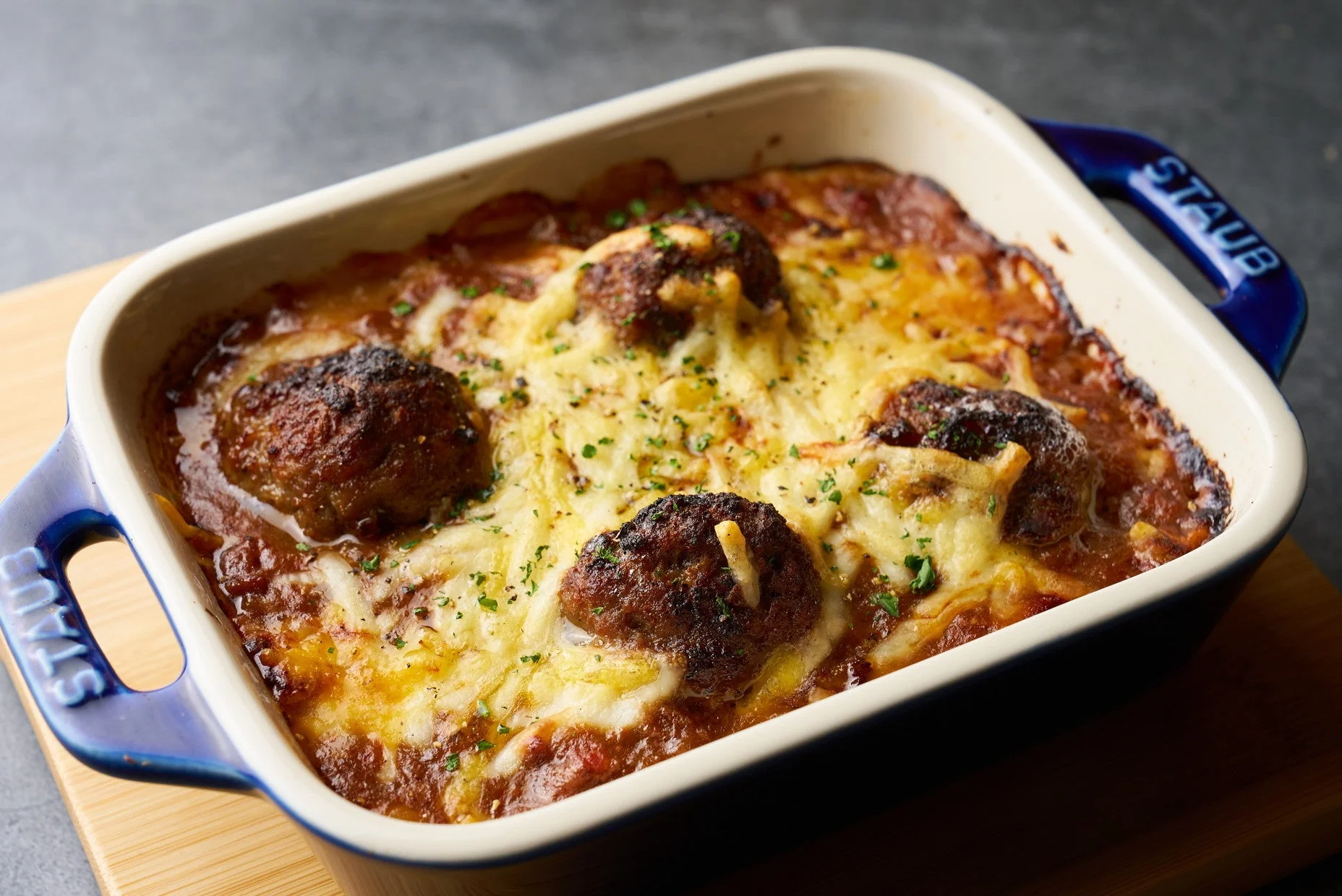 豪州穀物牛100%ミートボールとグリル野菜のトマトチーズグラタン