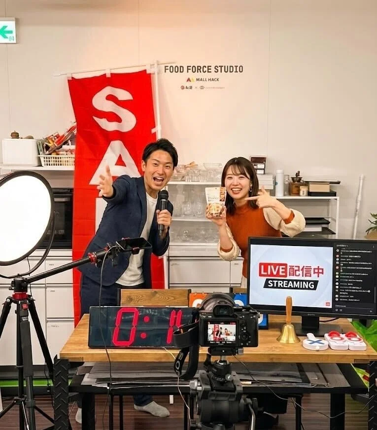 ライブ配信、スタジオ、商品紹介、男女、プレゼン