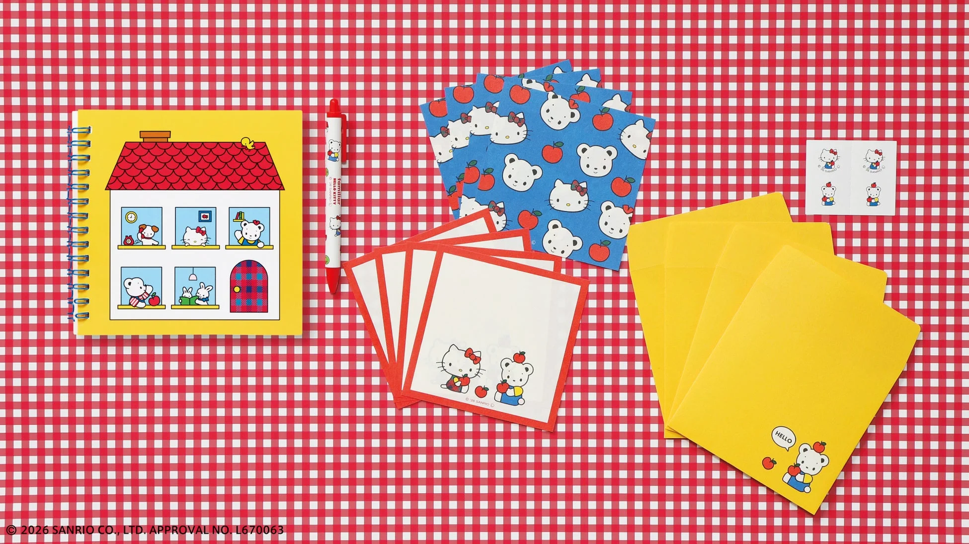 ハローキティとその仲間たちが描かれた可愛らしい文房具セット