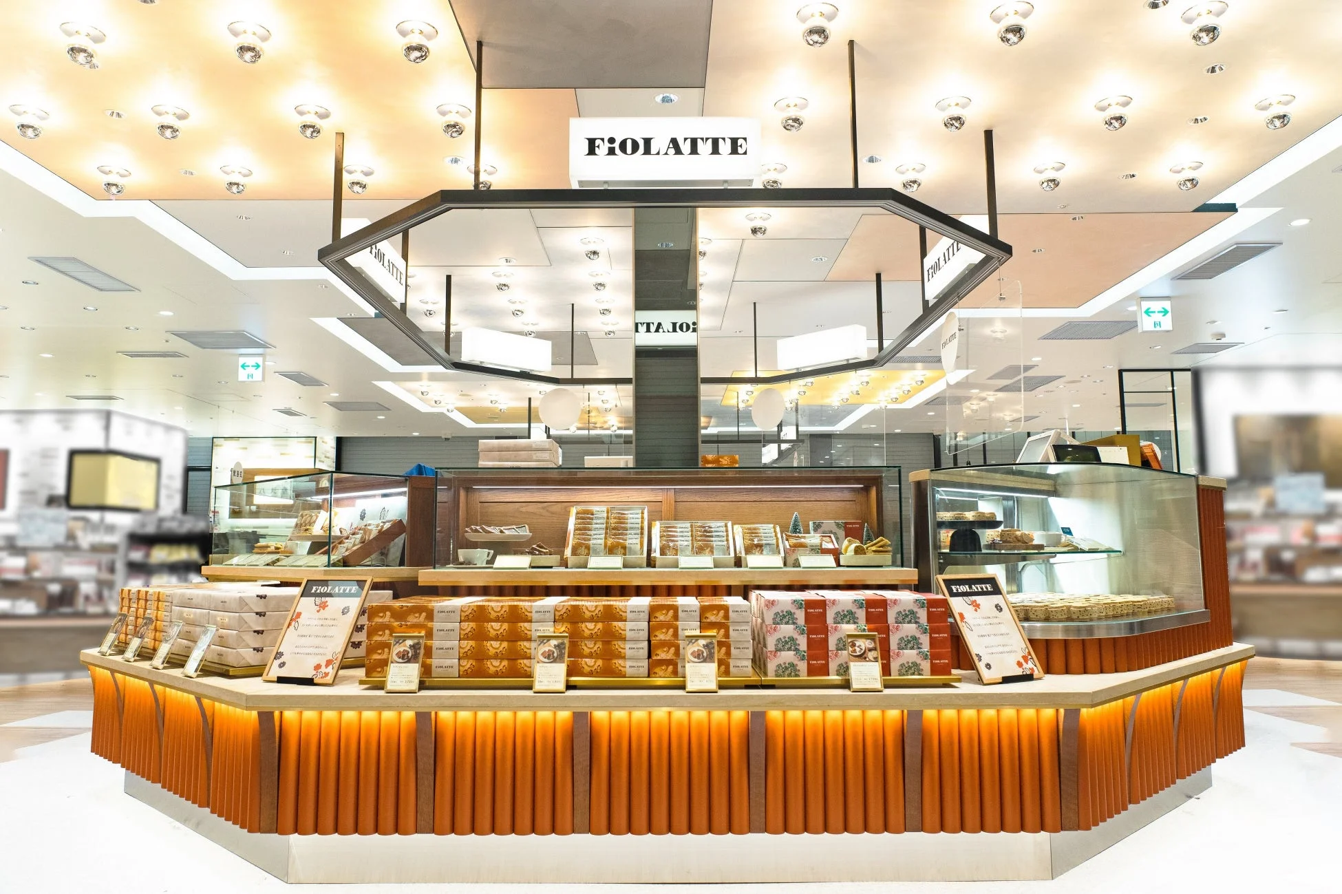 FiOLATTE店舗ディスプレイ
